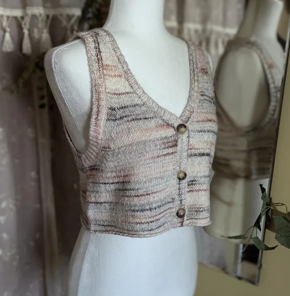 Unbranded | Cropped sweater vest - Picture 8 of 8